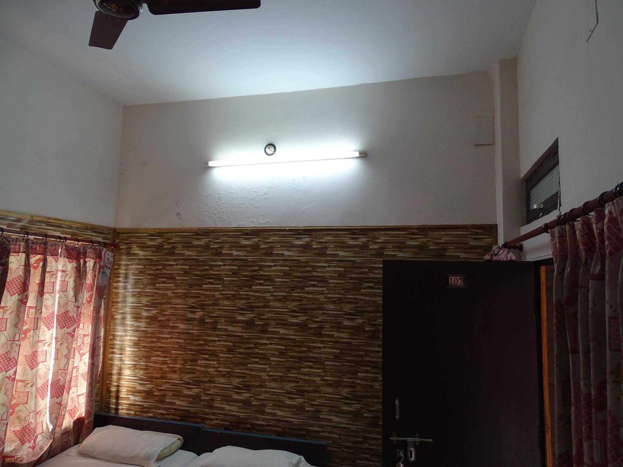 Teerth Guest House Varanasi Ngoại thất bức ảnh